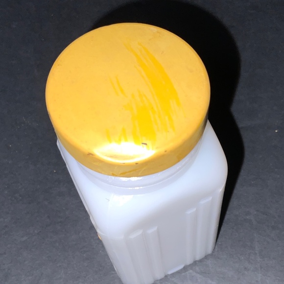 Set of 10 Griffith’s Yellow Spice Jars All Have Back Labels, Shaker & Yellow Cap - Picture 7 of 7